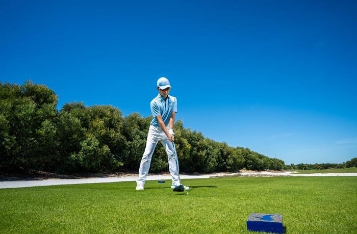 Tại sao bạn cần học cách cầm gậy golf đúng cách?