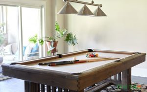 Lớp phủ của mặt bàn nên là chất liệu nỉ tốt